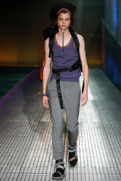 Look 3